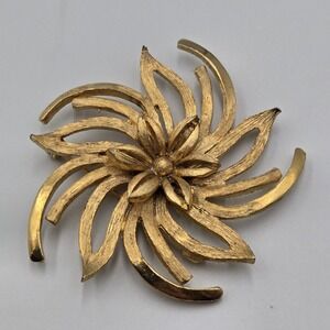 Vintage PELL Round‎ Floral Flower Swirl Wreath Pin Brooch 3inch Gold Tone
